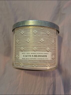 Bath & Body Works Cactus Blossom Scented Candle — White/Tan